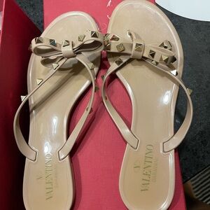 Beige Valentino sandals size 40